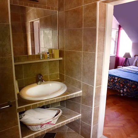 Mia Ντουμπρόβνικ