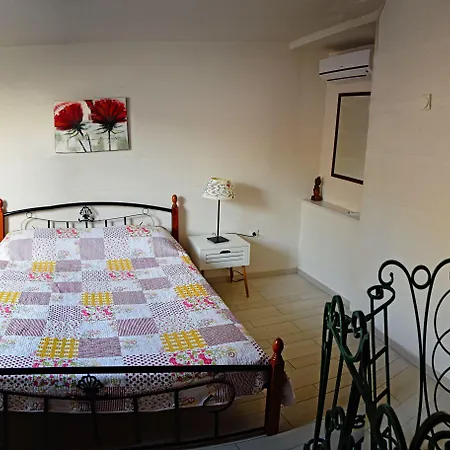 Mia Ντουμπρόβνικ