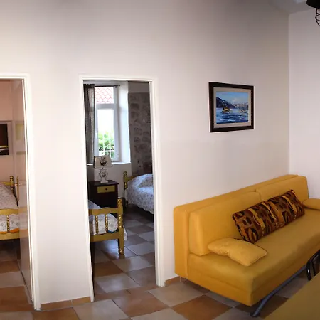 Mia Apartman *