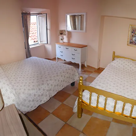Mia Apartman